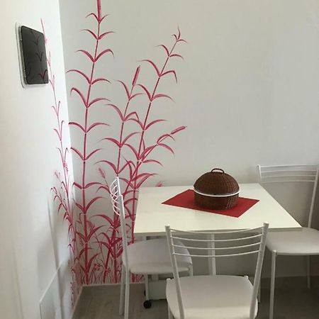 Appartamento Rubino - Lovely Little Flat 3 Minutes From Golf Club 5 Minutes From Lake Soiano Del Lago Eksteriør billede